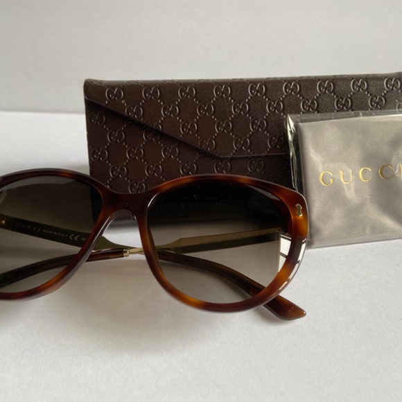 Classic Gucci Sunglasses - Picture 4 of 6